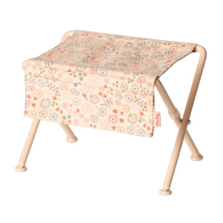 Table à langer rose pour micro lapin