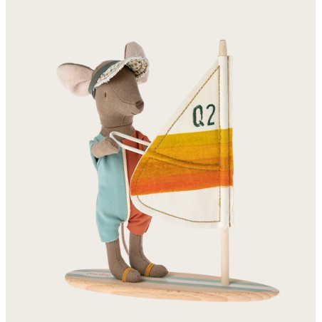 Souris surfer grand frère